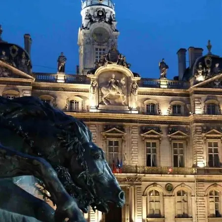 L'eugenie, Secteur Opera Et Climatise, 1er *